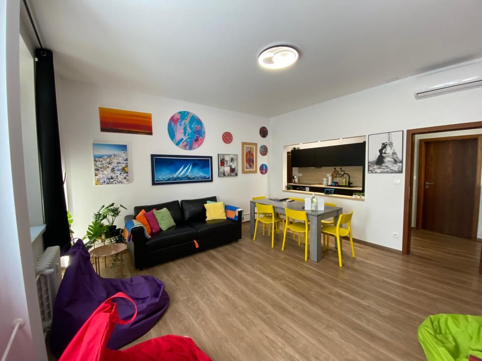 Living room, Dining area, kitchen