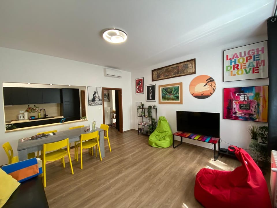 Game Room, TV and multimedia, Living room, Dining area, kitchen