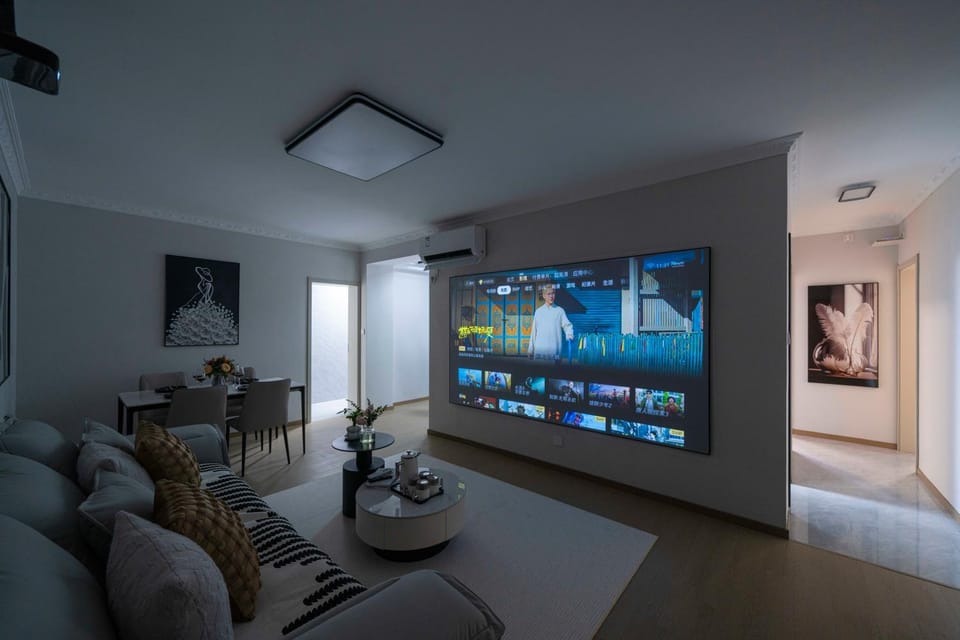 Communal lounge/ TV room, TV and multimedia, Living room, Seating area, Evening entertainment