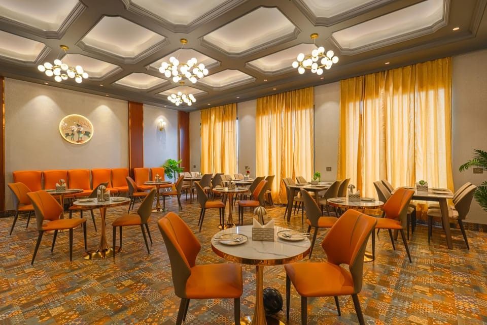 Restaurant/places to eat, Restaurant/places to eat, Seating area