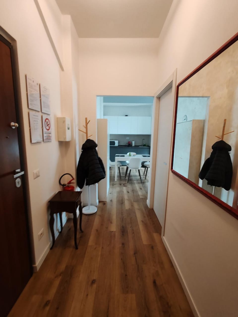 Facade/entrance, safe