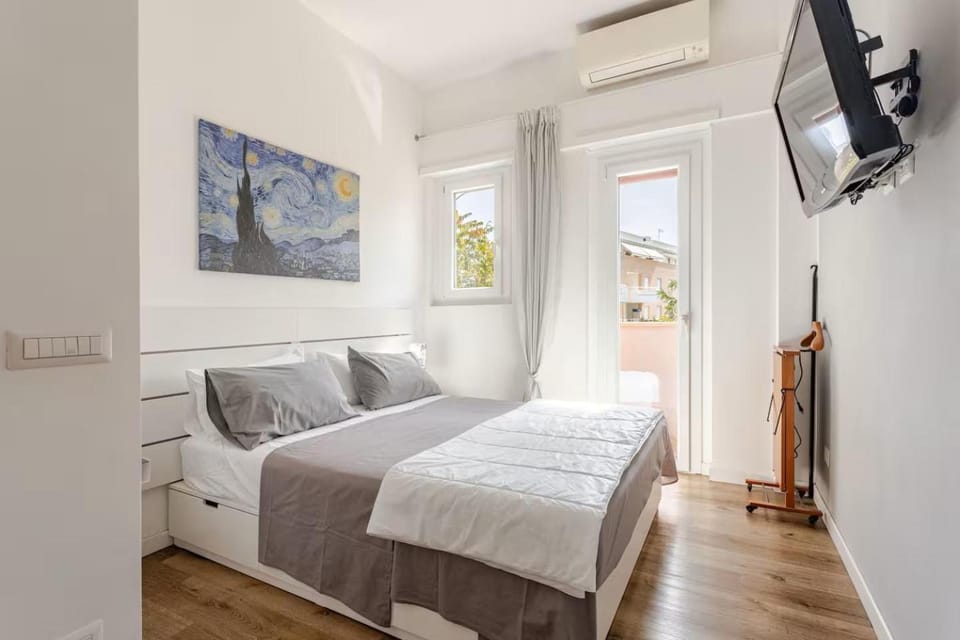 TV and multimedia, Bedroom, flat iron, hair dryier, trouser press