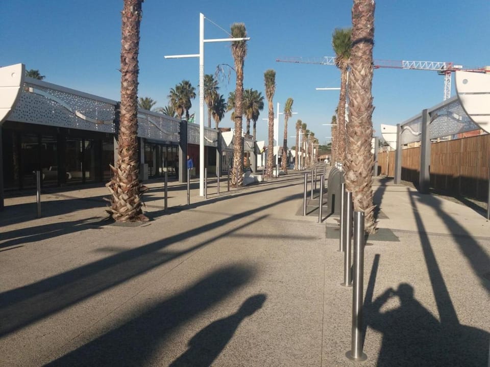 Neighbourhood, Street view