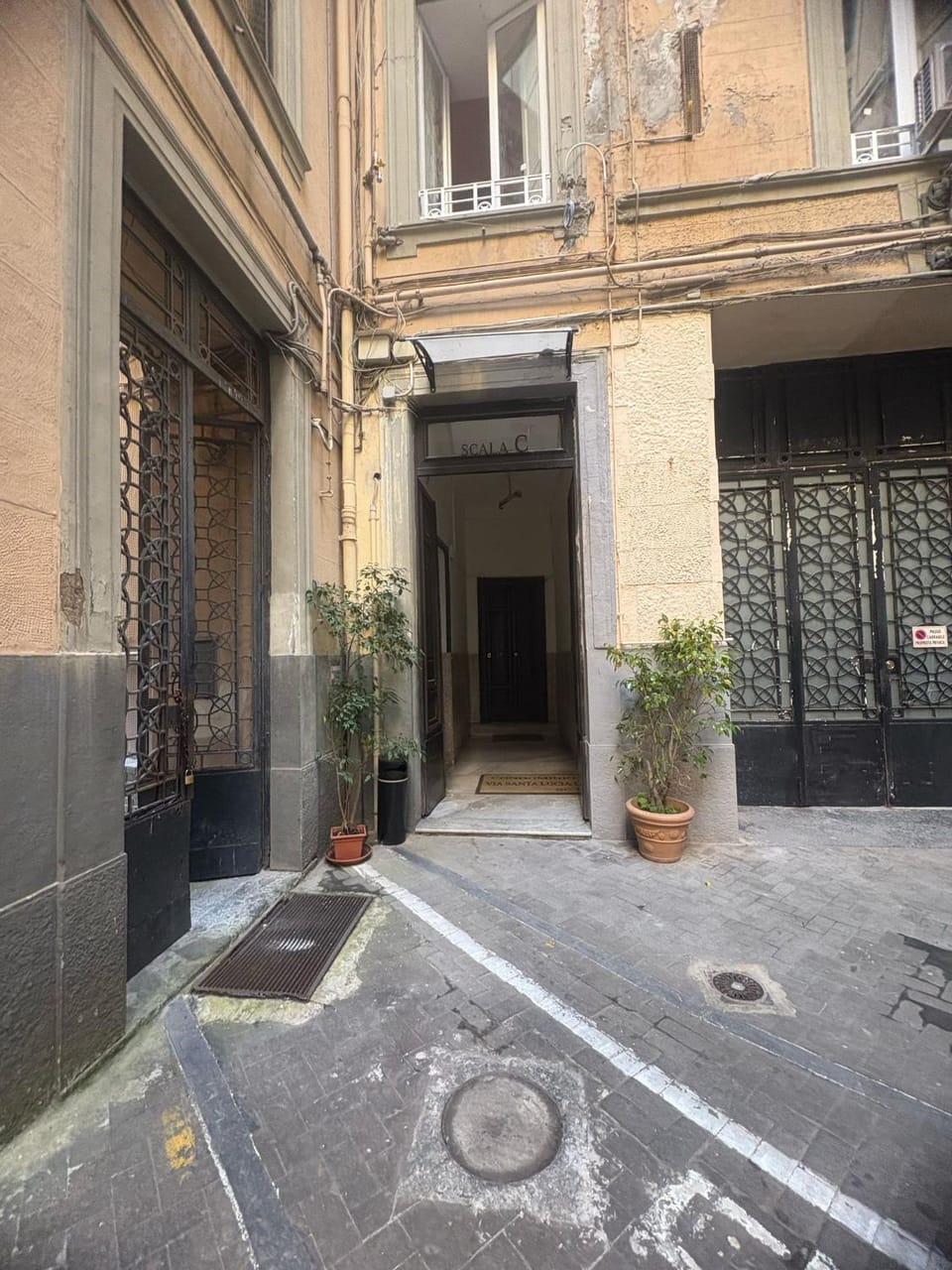Facade/entrance