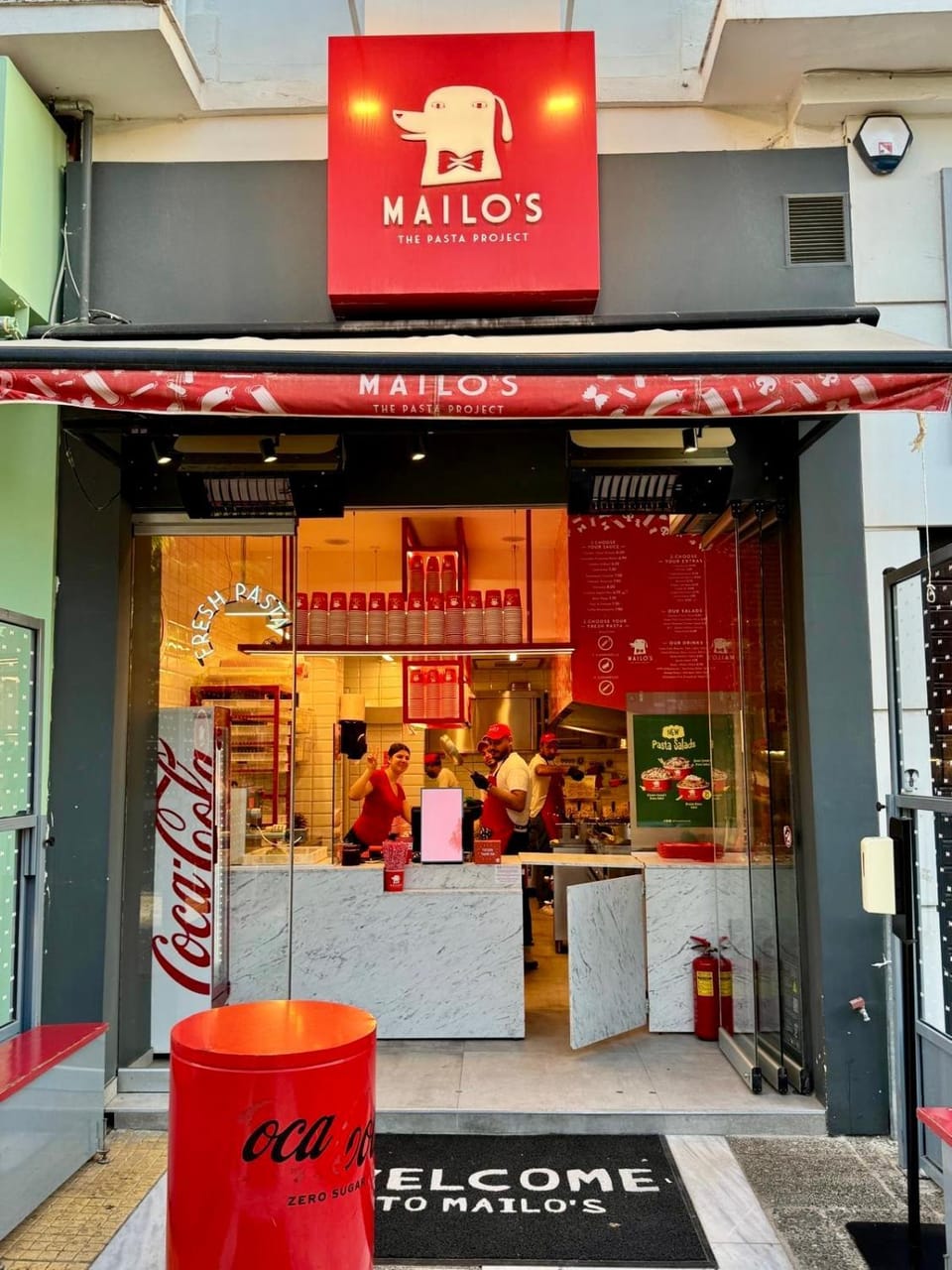 Restaurant/places to eat, Food and drinks, Food, group of guests