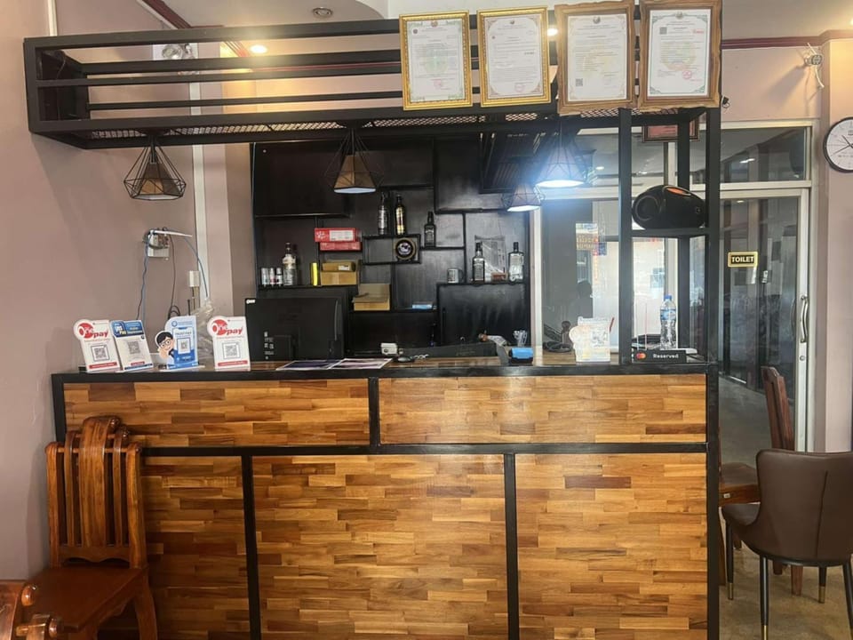 Restaurant/places to eat, Lobby or reception