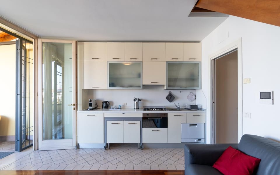 Kitchen or kitchenette, Dining area, dishwasher