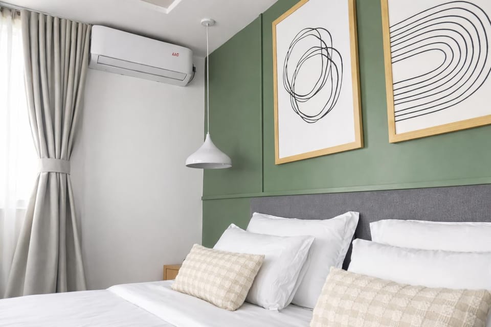 Bed, Photo of the whole room, Bedroom, air conditioner