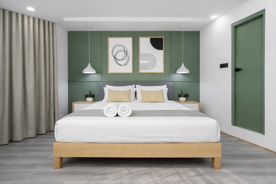 Bed, Photo of the whole room, Bedroom, towels