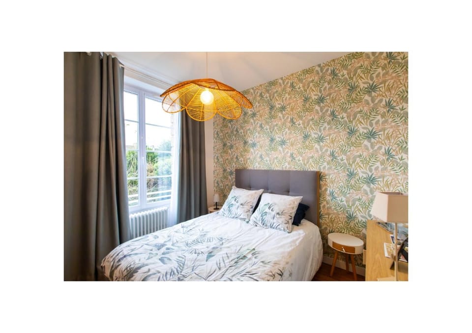 Bed, Photo of the whole room, Bedroom, Garden view