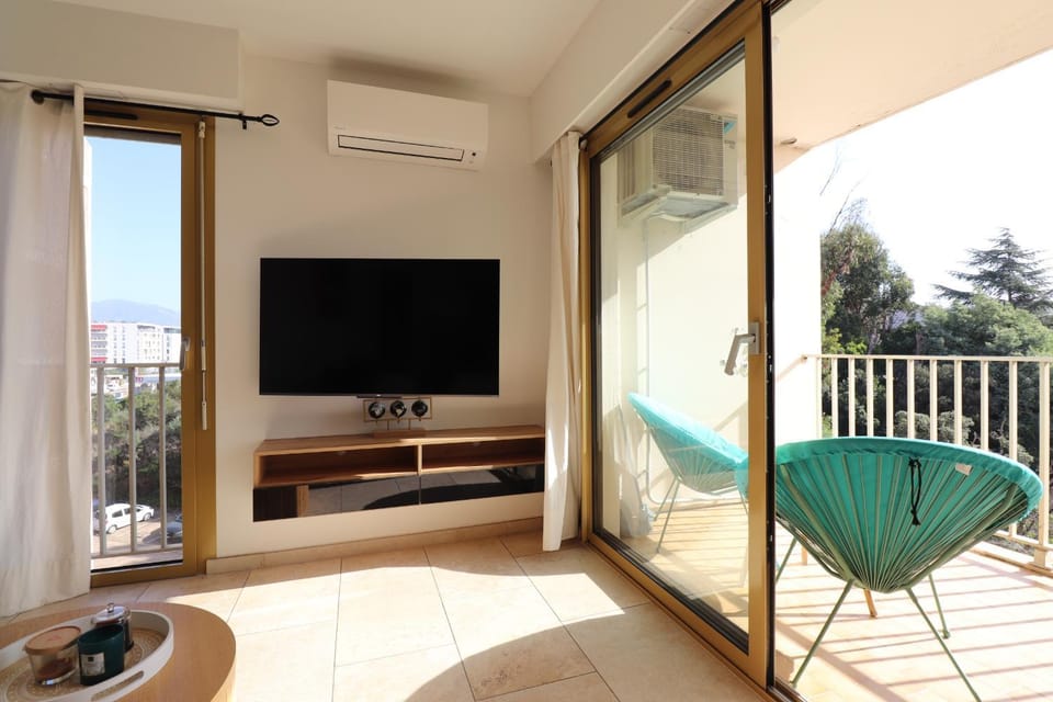 Day, TV and multimedia, View (from property/room), Balcony/Terrace, air conditioner