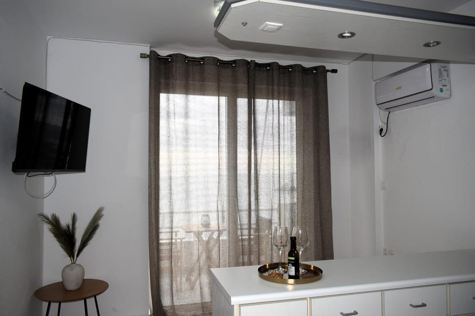 TV and multimedia, air conditioner