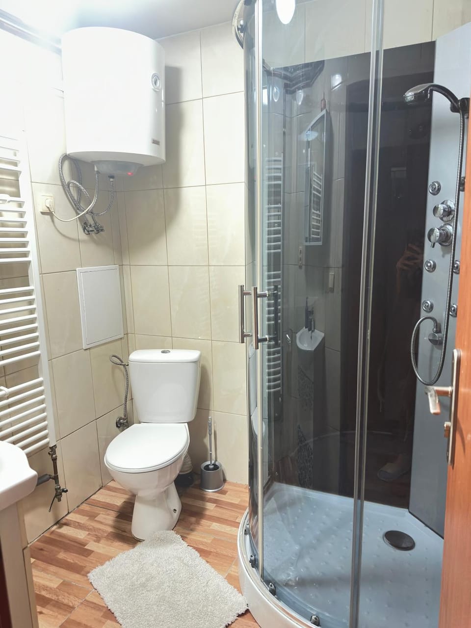 Shower, Toilet