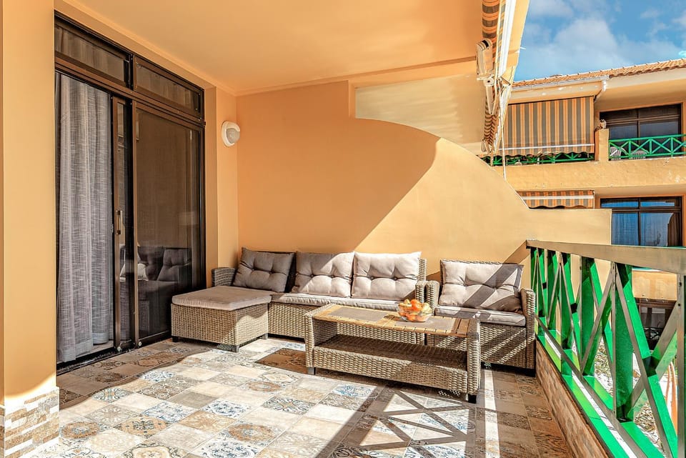 Day, Balcony/Terrace, Seating area