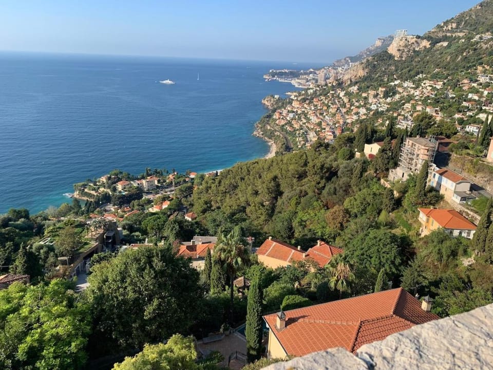 Facing Monaco, Cosy flat with parc & swimming Apartment in Roquebrune-Cap-Martin