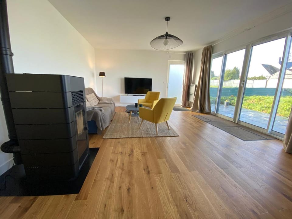 Communal lounge/ TV room, TV and multimedia, Living room