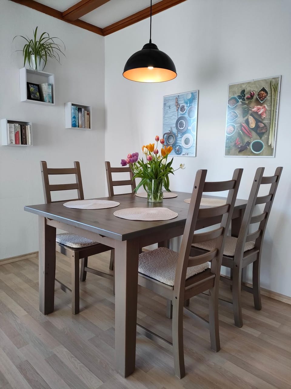 Seating area, Dining area