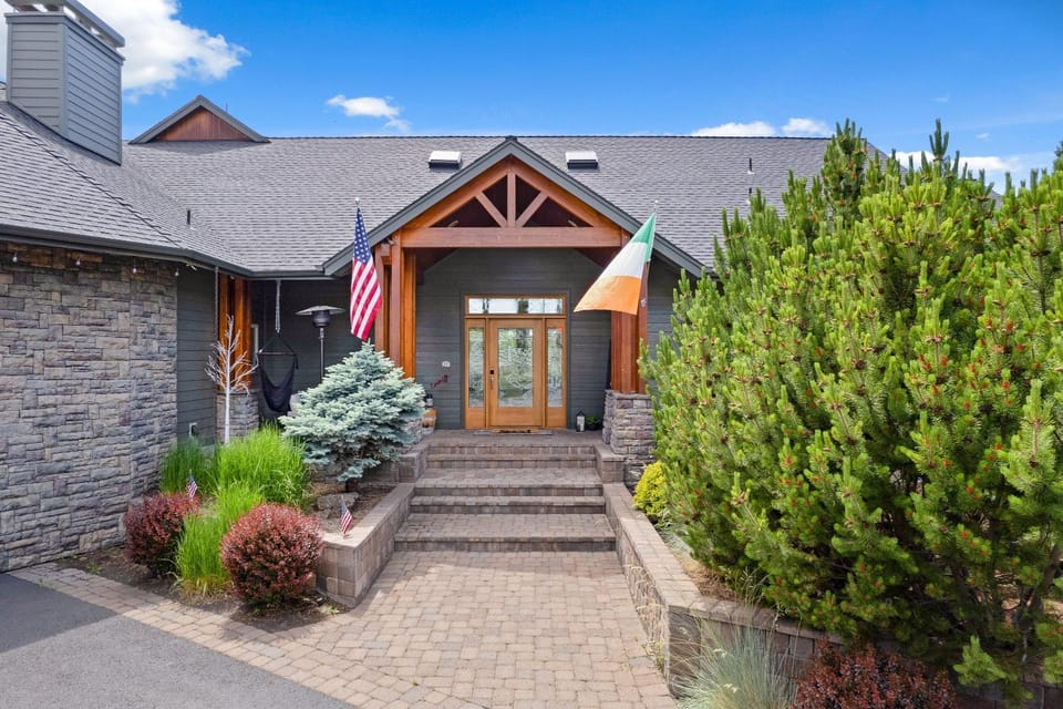 Dara Oaks 5br 3 5bath House in Bend