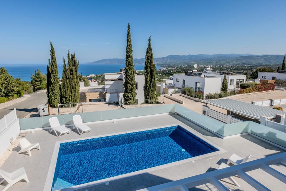 Pool view, Sea view