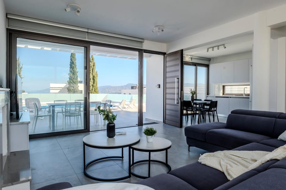 View (from property/room), Living room, Seating area