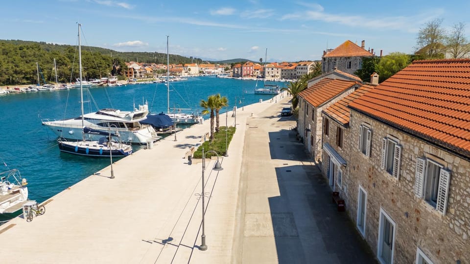 Property building, Neighbourhood, City view, Sea view, Street view