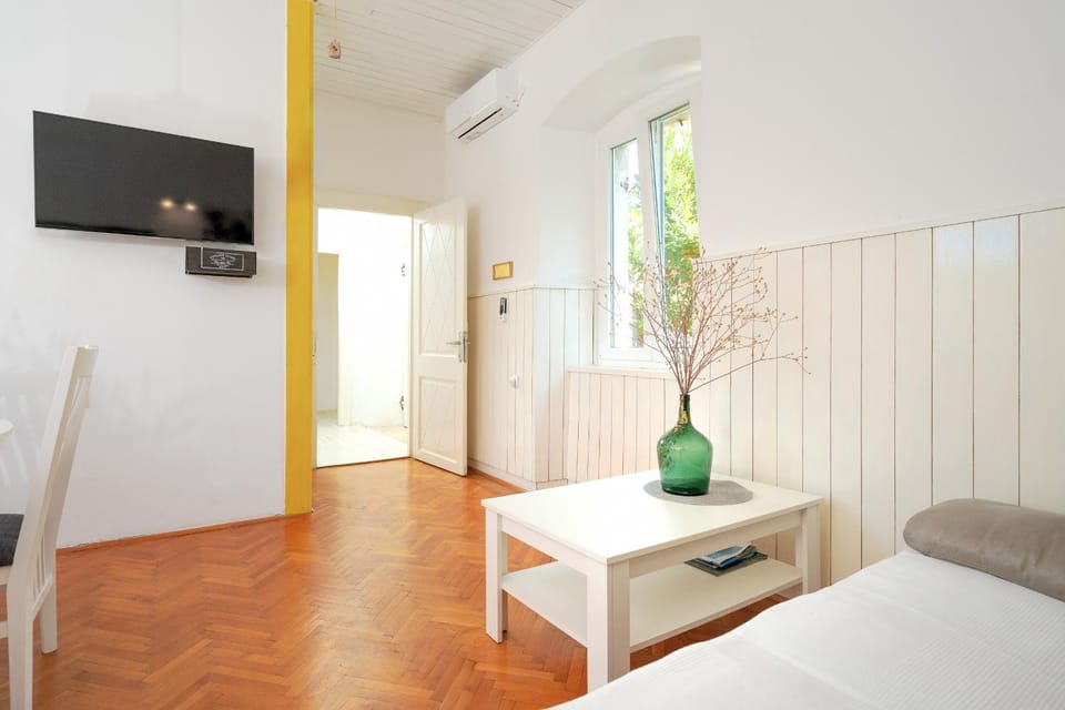 Communal lounge/ TV room, TV and multimedia, Living room, Seating area