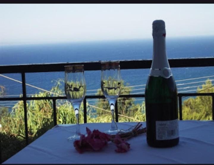 Day, Natural landscape, View (from property/room), Balcony/Terrace, Food and drinks, Mountain view, Sea view, Drinks