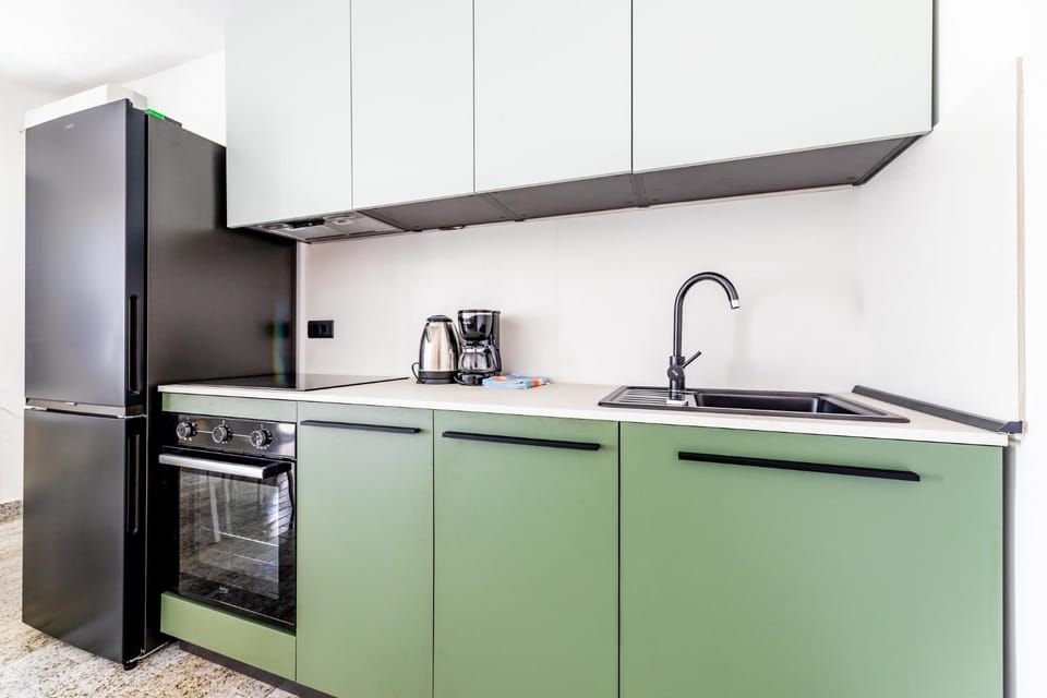 Kitchen or kitchenette, oven, stove
