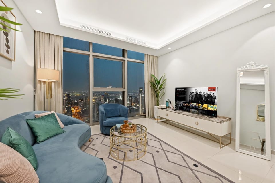 TV and multimedia, Living room, Seating area, Evening entertainment