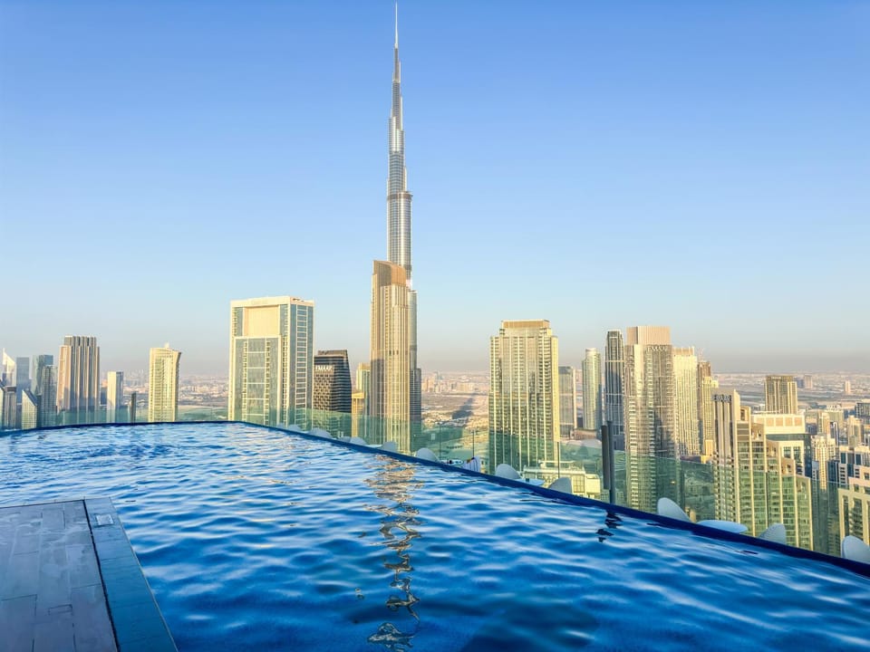Nearby landmark, Day, Natural landscape, Activities, Activities, City view, Landmark view, Pool view, Swimming pool