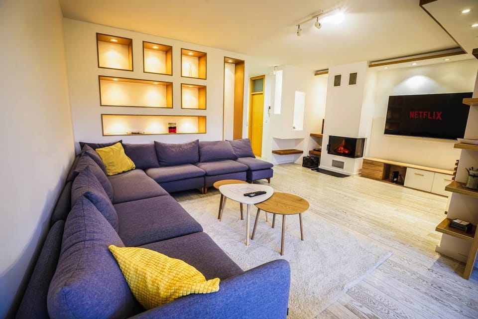 TV and multimedia, Living room, Seating area, fireplace, internet