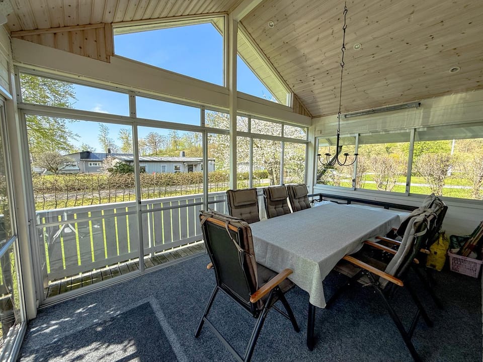 Patio, Dining area