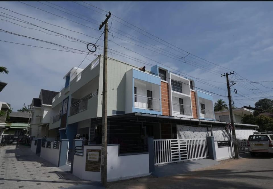Property building, Day, Neighbourhood, Street view, Parking