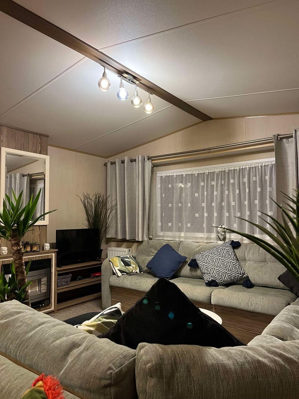 TV and multimedia, Living room, fireplace, heating