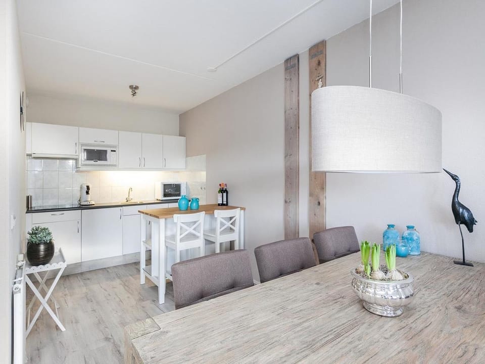 Kitchen or kitchenette, Seating area