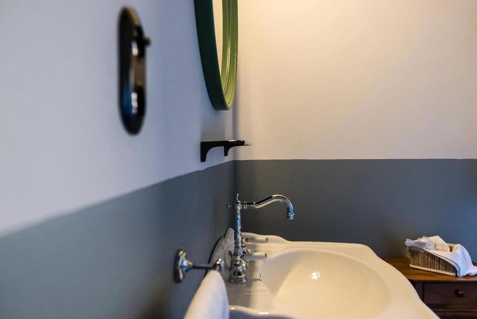 Bathroom, towels