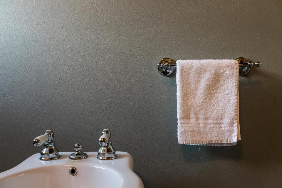 Bathroom, towels
