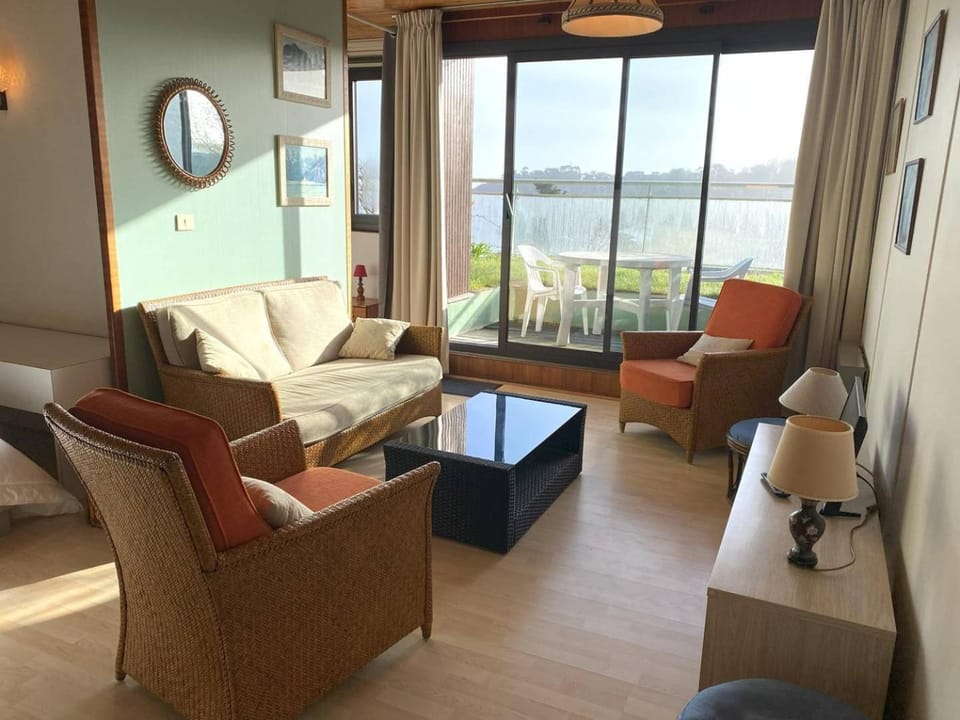 Appartement avec terrasse VUE MER plage de Trestraou à PERROS-GUIREC- Réf 904 Apartment in Perros-Guirec