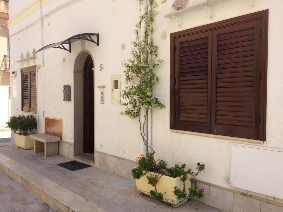 Facade/entrance, Day