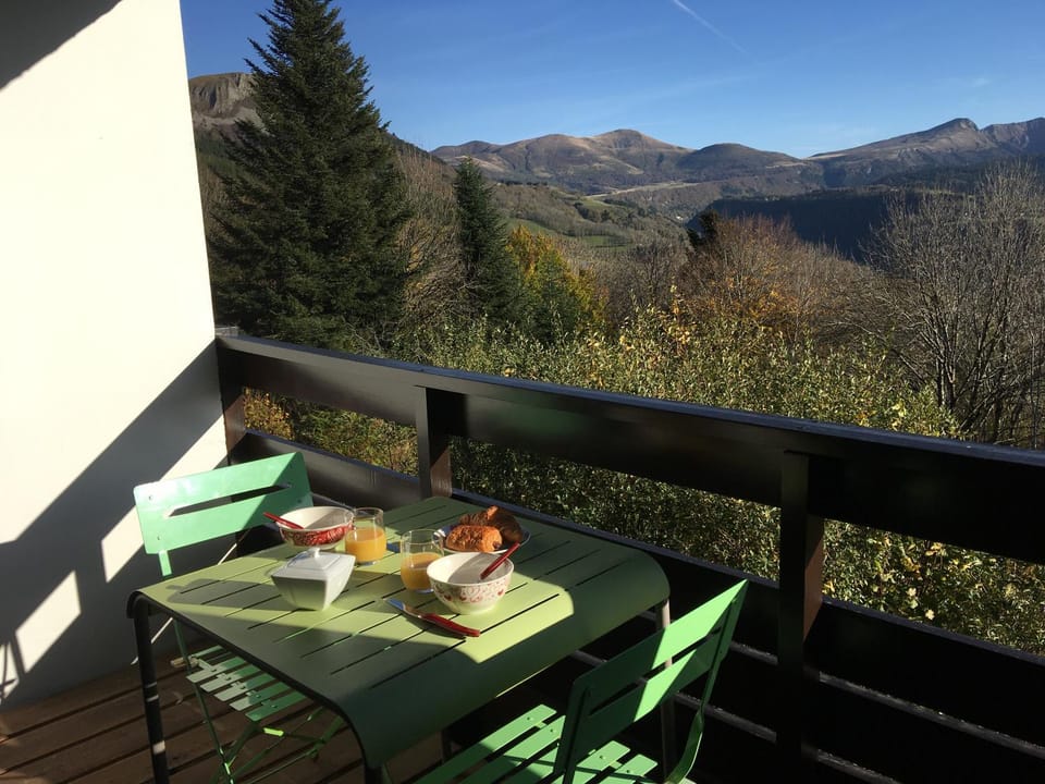 View (from property/room), Balcony/Terrace, Mountain view