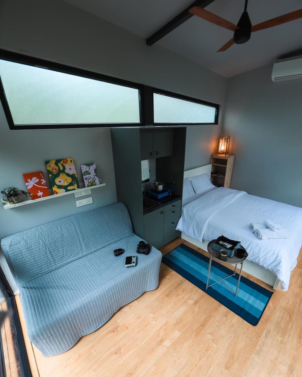Bed, Living room, Photo of the whole room, Seating area, Bedroom