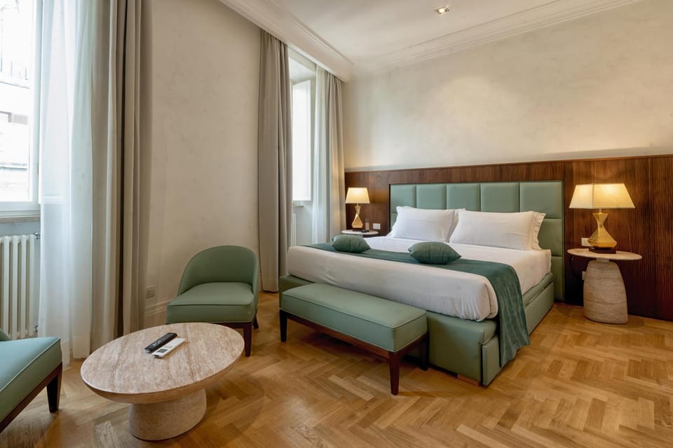 Bed, Photo of the whole room, Seating area