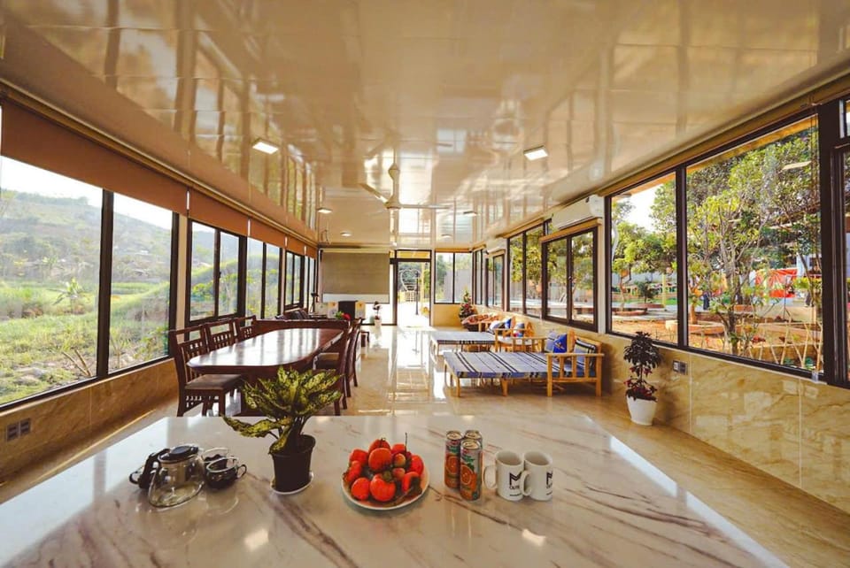 Kitchen or kitchenette, Dining area, Communal kitchen, Breakfast