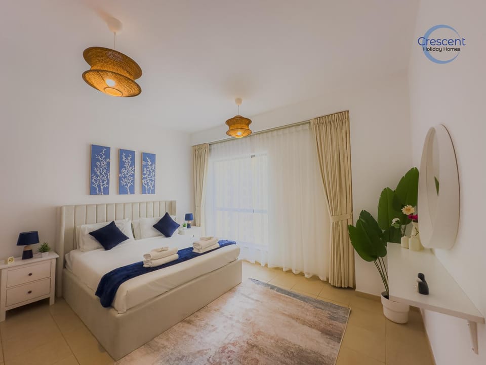 Bed, Photo of the whole room, Seating area, Bedroom