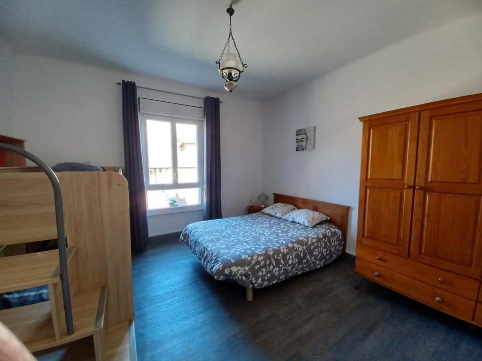 Bed, Bedroom, bunk bed, wardrobe