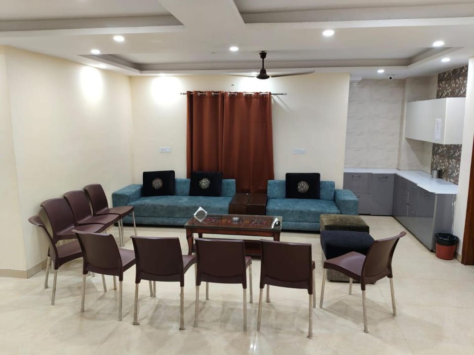 Communal lounge/ TV room