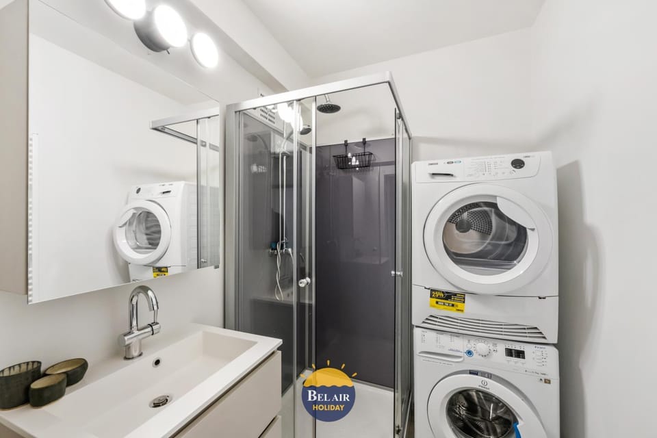 Shower, Bathroom, washing machine, dryer