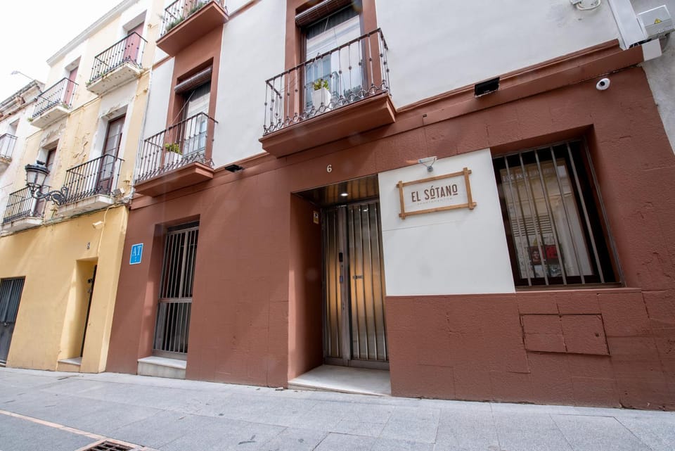 Property building, Facade/entrance, Off site
