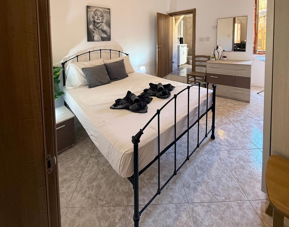 Bed, Photo of the whole room, Bedroom, towels, wardrobe