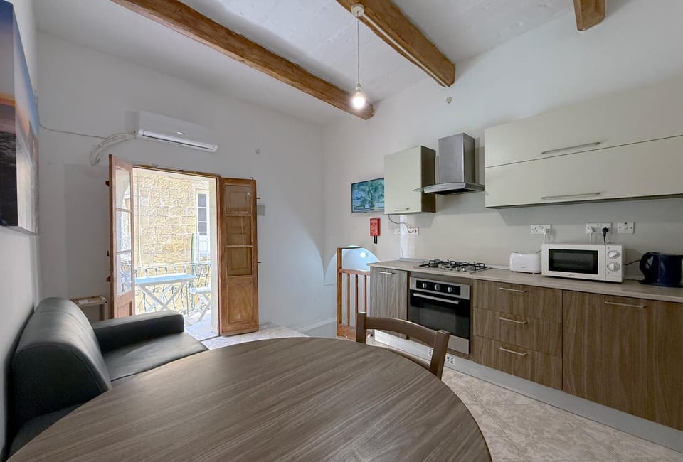 TV and multimedia, Kitchen or kitchenette, Living room, Seating area, Dining area, oven, stove, toaster, air conditioner